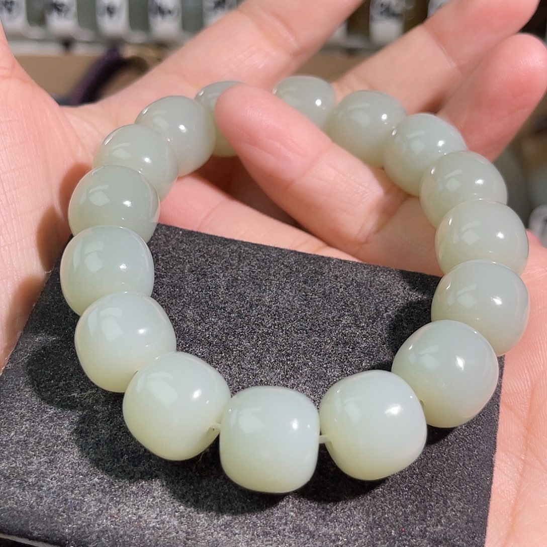 憨***生和田玉未镶嵌手串