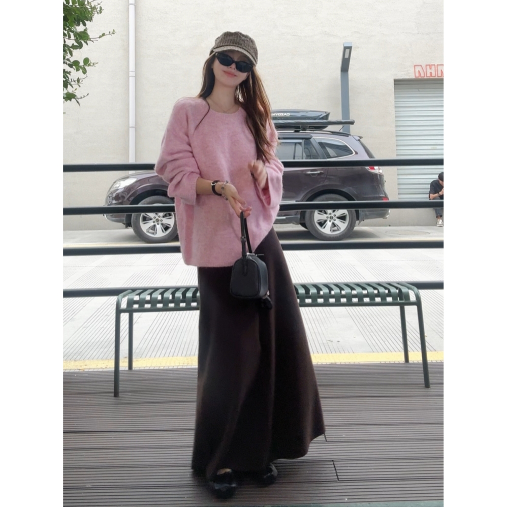 秋冬温柔气质圆领套头宽松慵懒针织毛衣咖色垂坠感针织半身裙套装