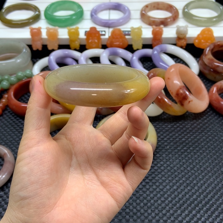 石英质玉未镶嵌手镯