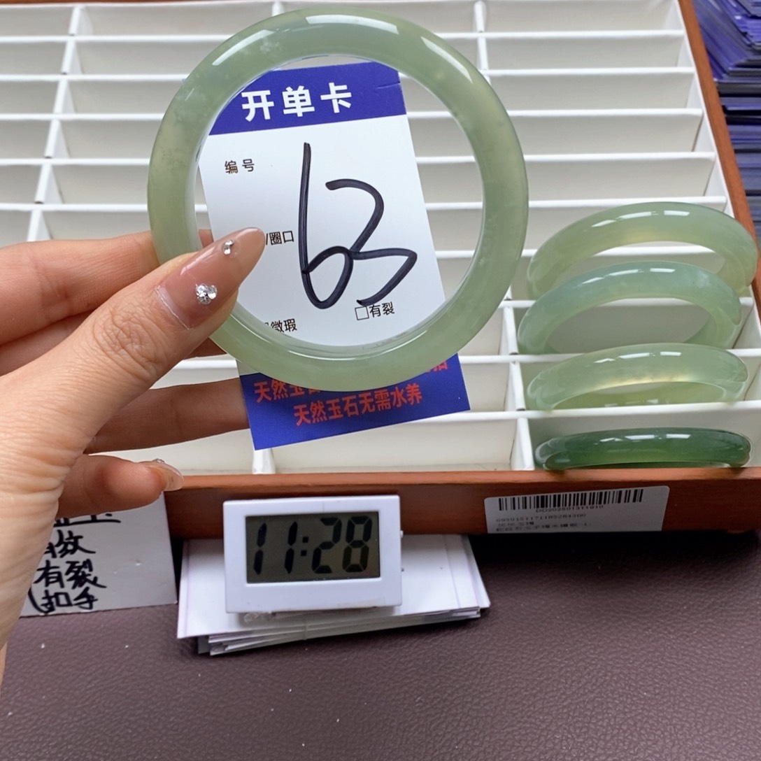 蛇纹石玉手镯未镶嵌