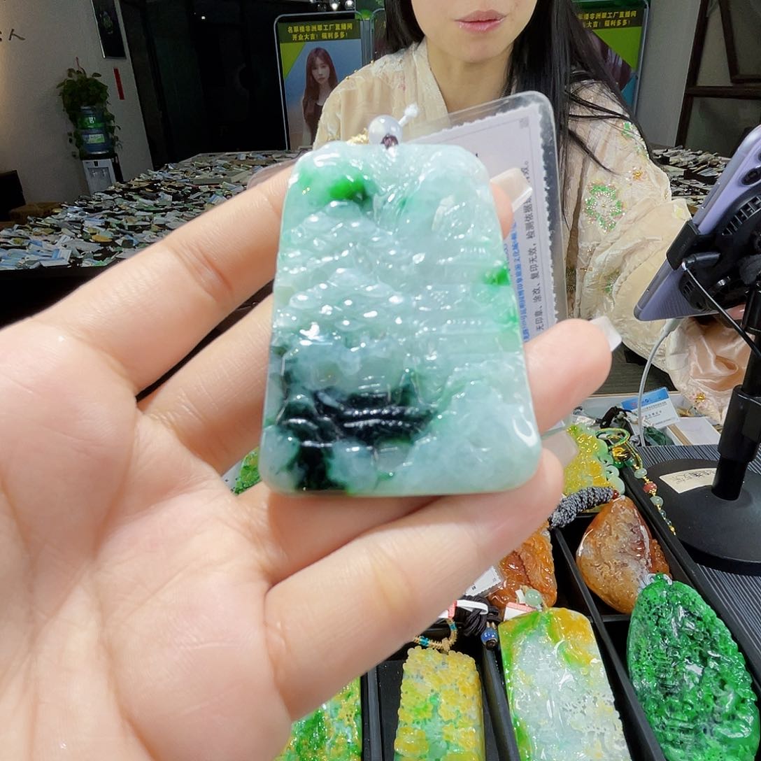 颈饰未镶嵌翡翠一