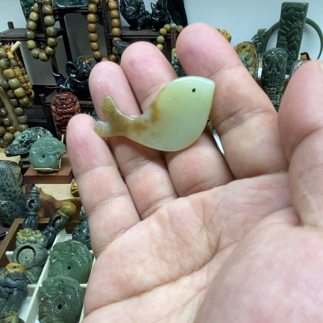 未镶嵌岫岩老玉（透闪石质玉）把件