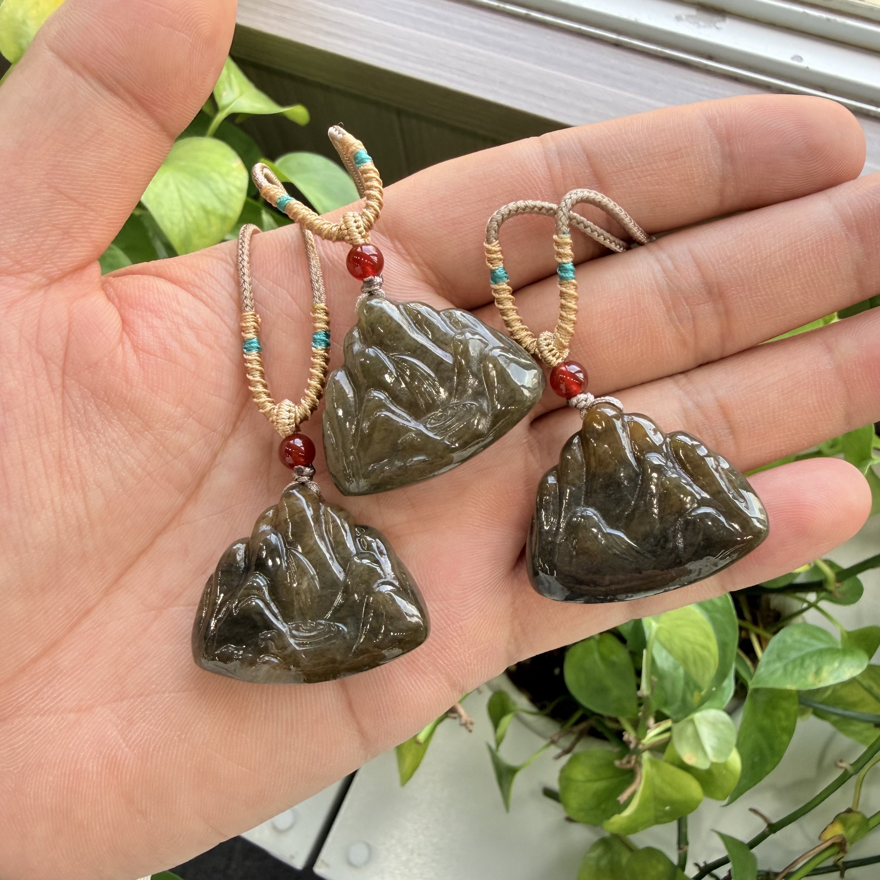 【倔老头精品】和田玉且末糖山水牌吊坠 配绳 多样性发一