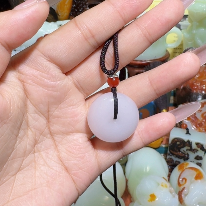 金***万透闪石质玉未镶嵌挂件