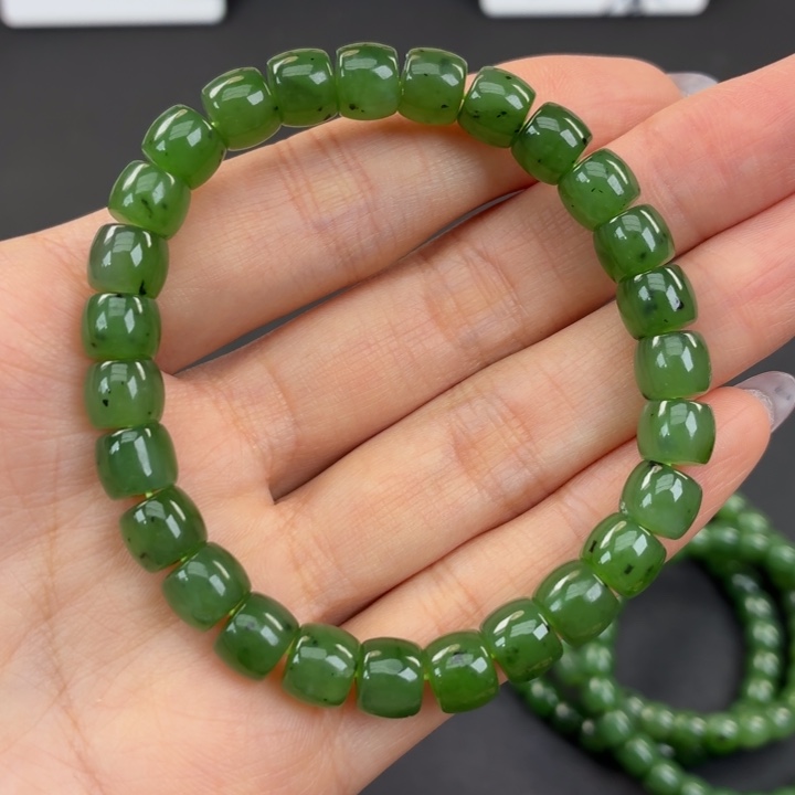 未镶嵌手镯和田玉卡7-8俄碧冰果阳绿