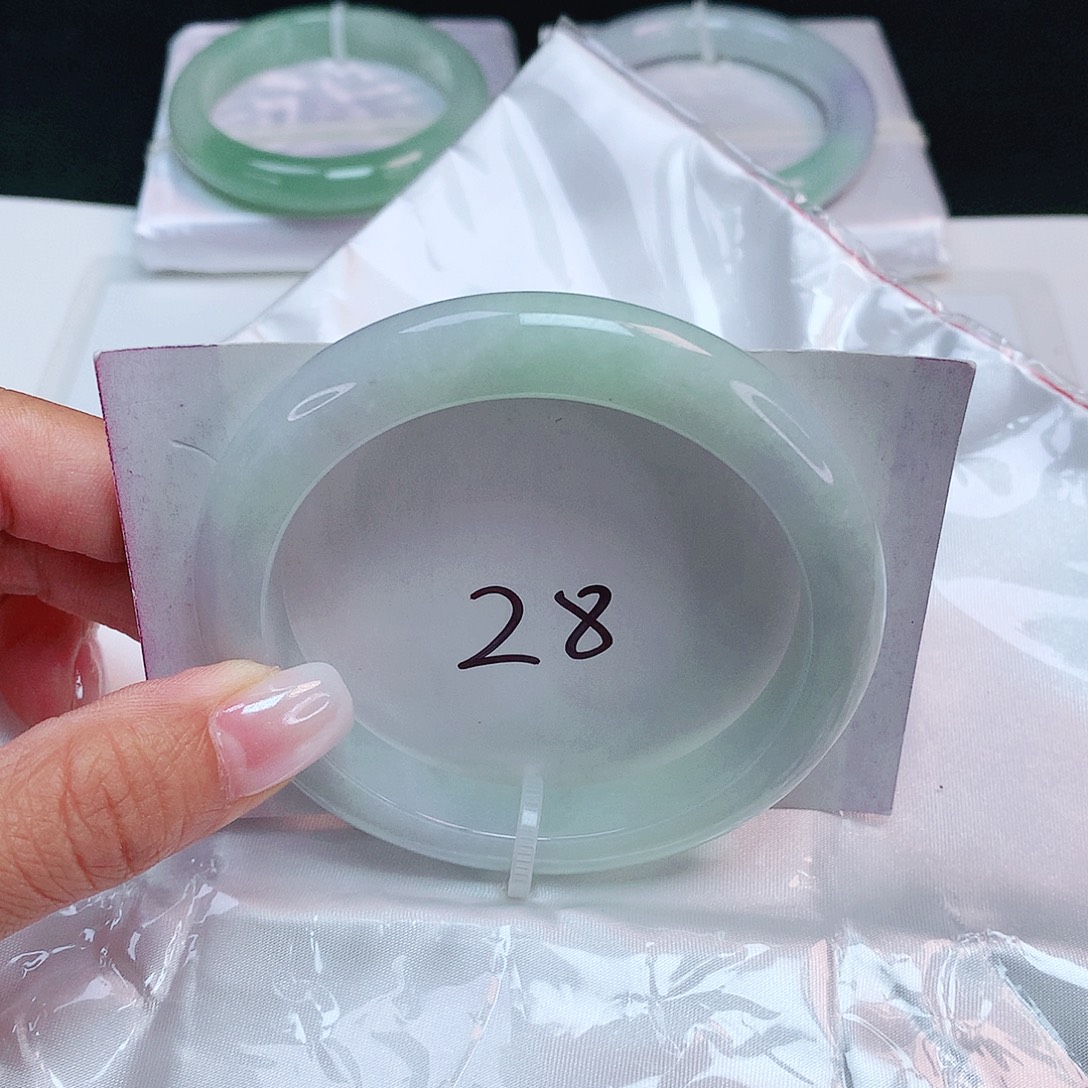 翡翠未镶嵌手镯 正圈58