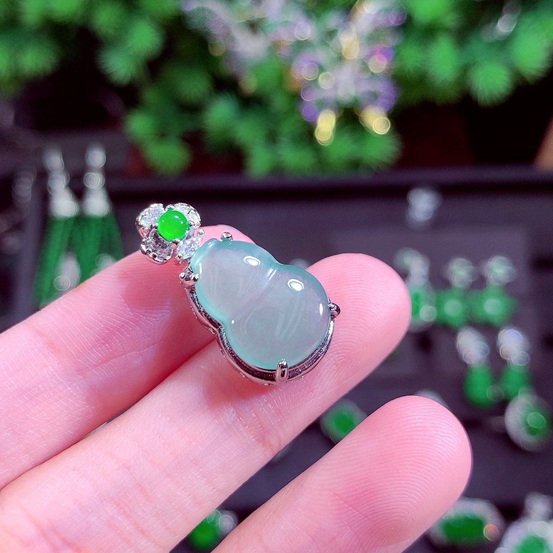 颈饰未镶嵌翡翠天然