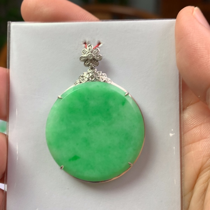 翡翠18K金镶嵌颈饰翡翠吊坠