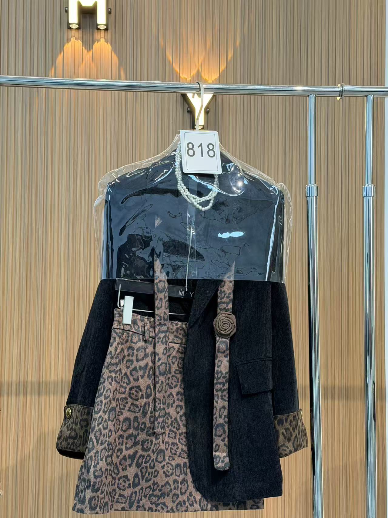 港风设计感黑色西服外套加厚2025秋冬款气质洋气显瘦短裙三件套女