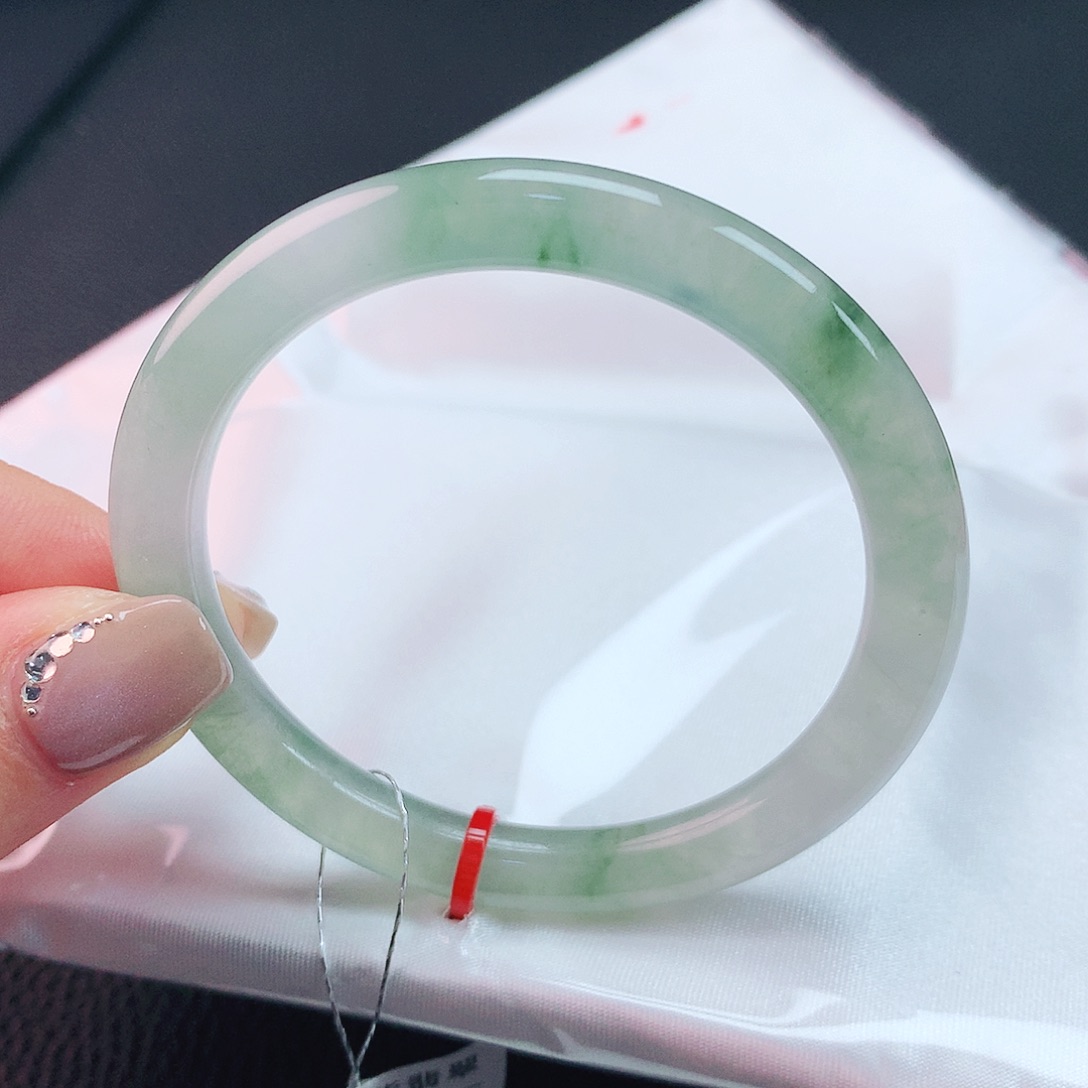 翡翠手镯未镶嵌51圈