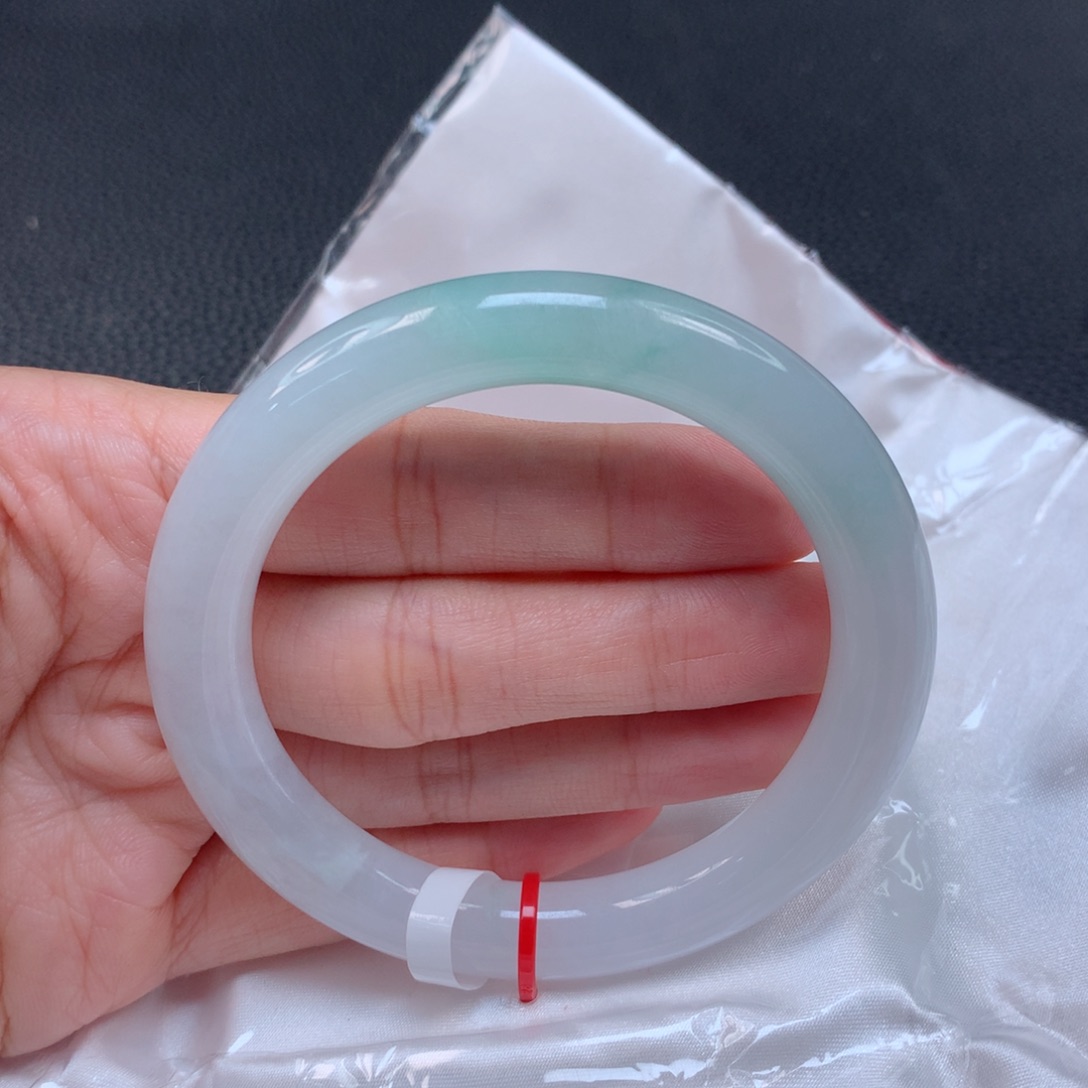 翡翠手镯未镶嵌天然