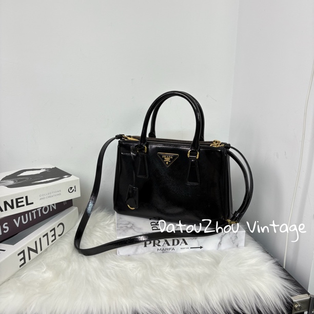 95新 Prada/普拉达 黑金杀手小号手提斜挎包 cy