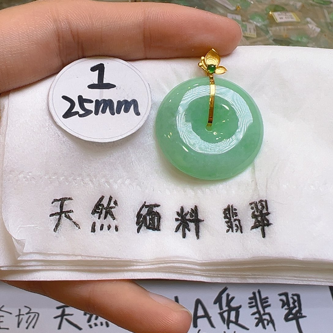 翡翠颈饰18K金镶嵌翡翠