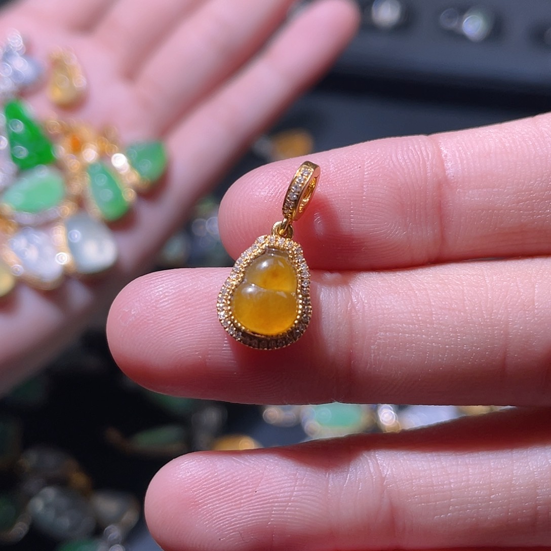 翡翠颈饰18K金镶嵌1****r吊坠