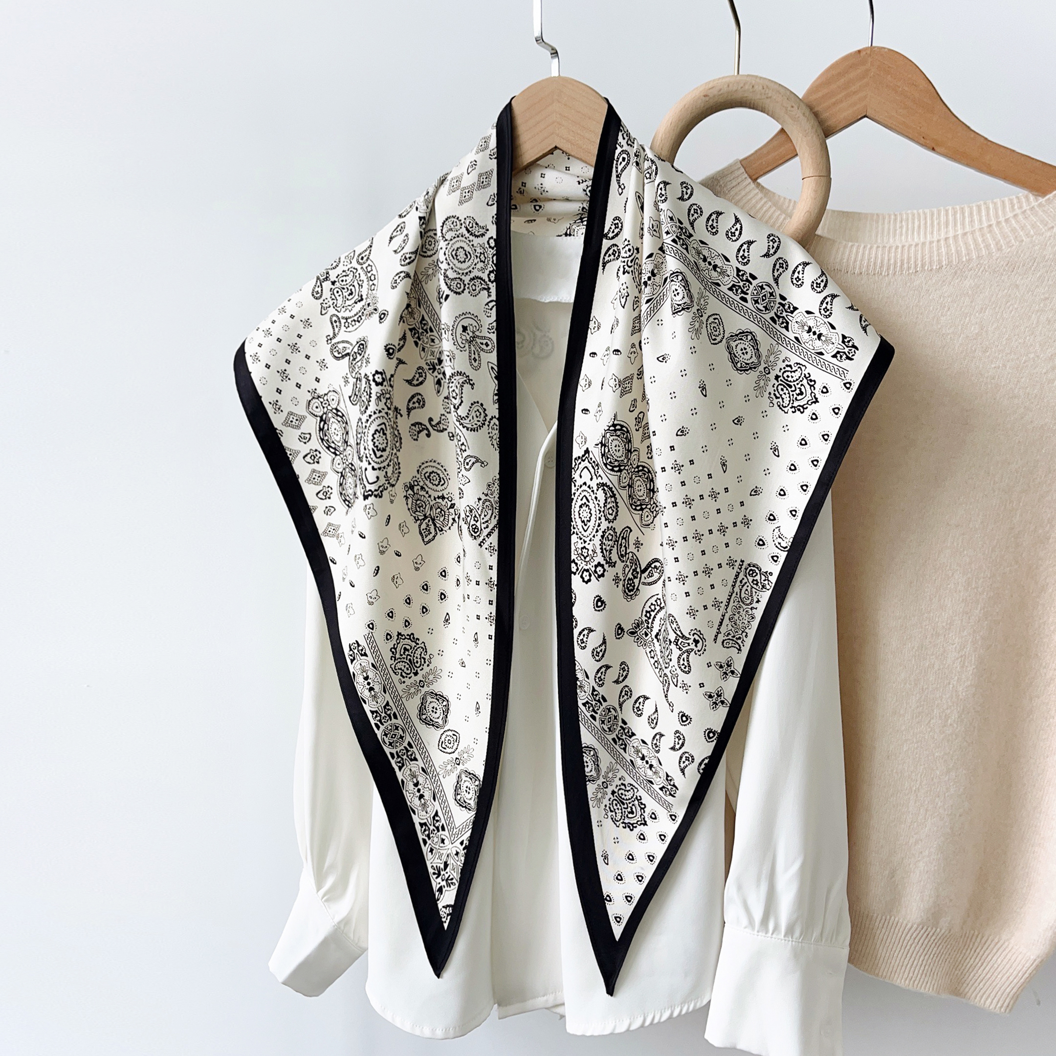 韩版腰果印花三角形丝巾女夏季氛围感穿搭头巾仿真丝时尚发带配饰