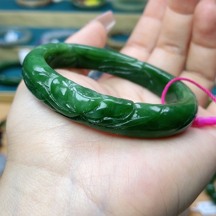 和田玉手镯56+圈口。编号24未镶嵌冷*