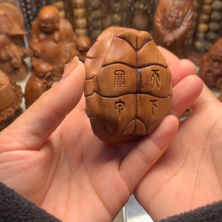 檀香木其他老山檀香手把件瑕疵