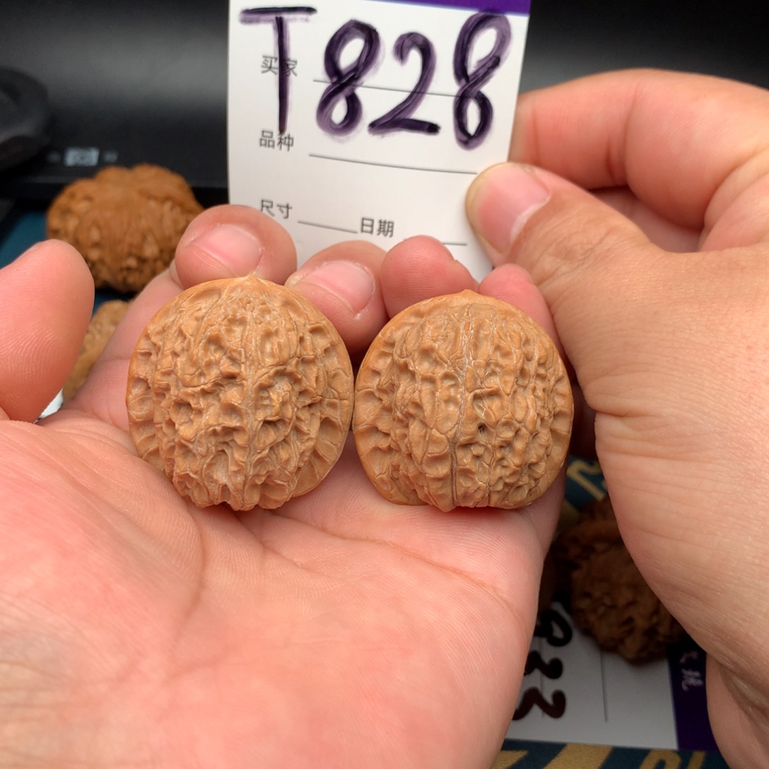 文玩核桃把件36血麒麟828