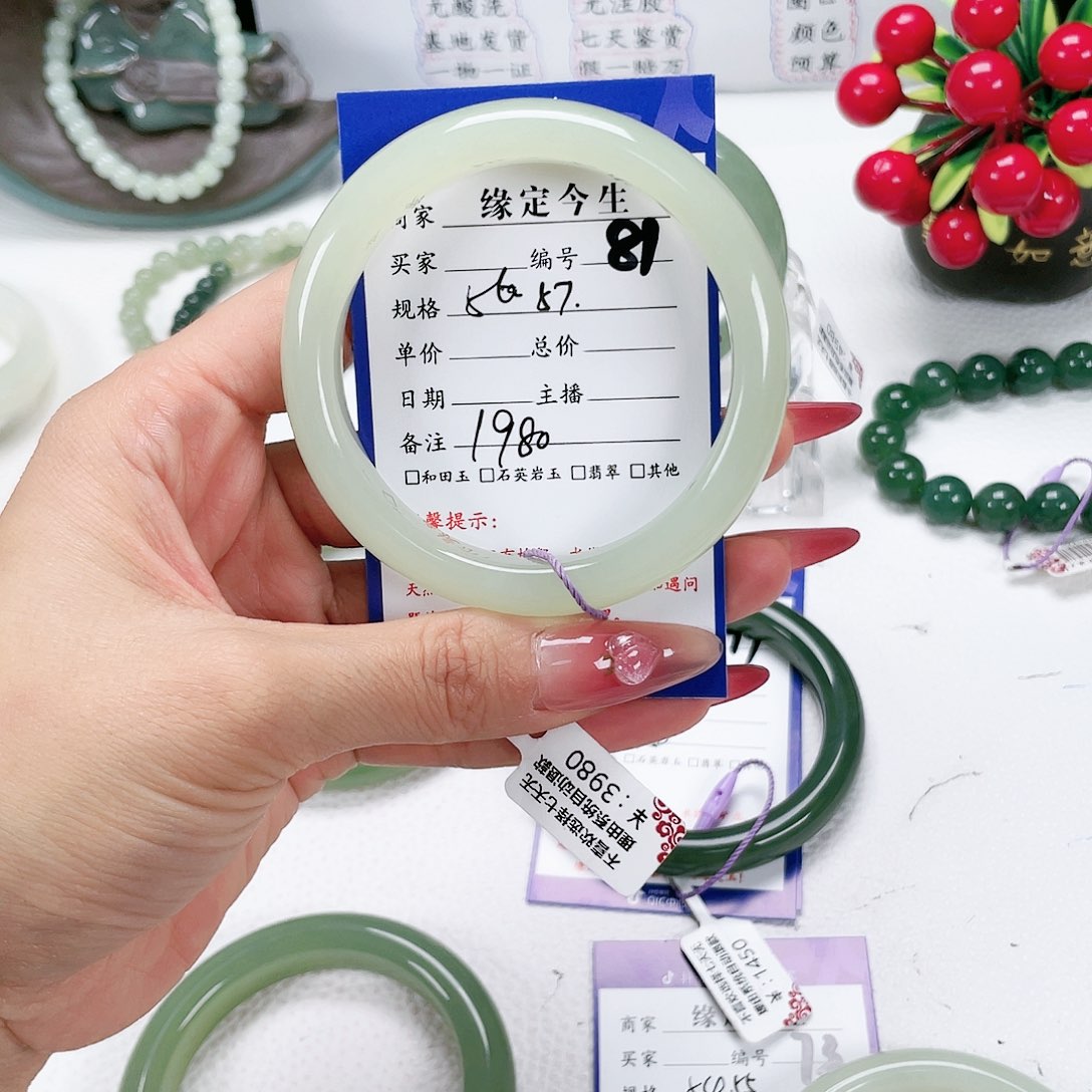 和田玉手镯未镶嵌