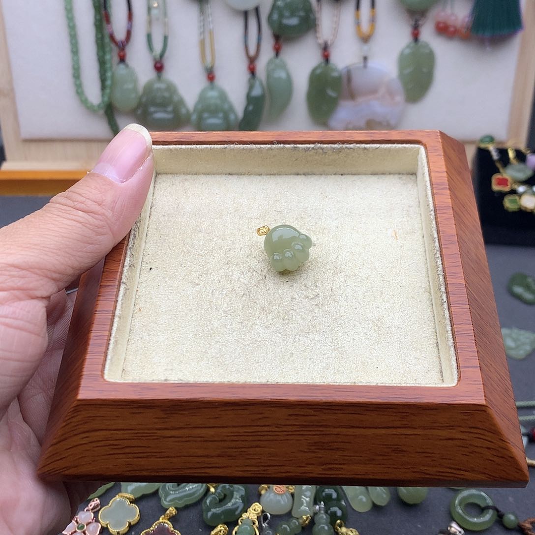 和田玉吊坠(不含链)18K金镶嵌