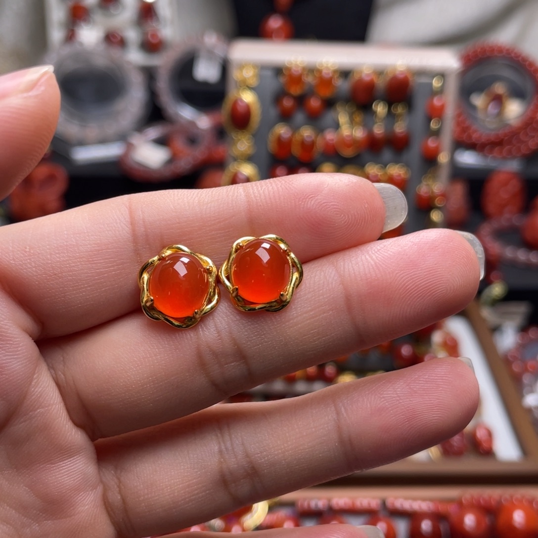 挽***辞南红玛瑙银S925镶嵌太阳花冰红耳钉