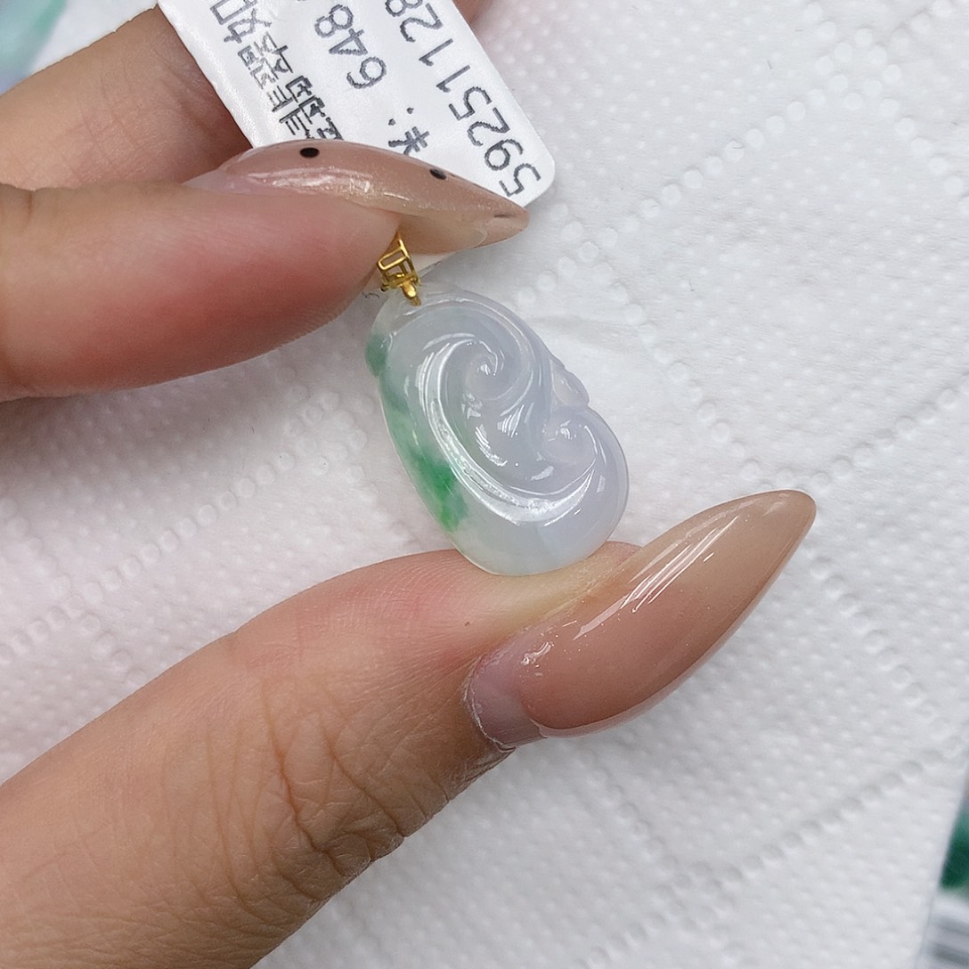 颈饰18K金镶嵌翡翠