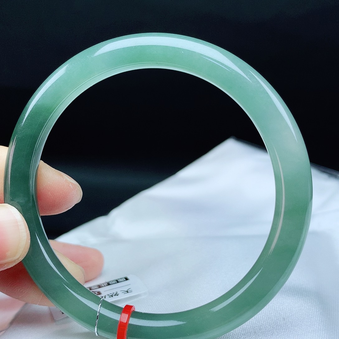 翡翠手镯未镶嵌53圈