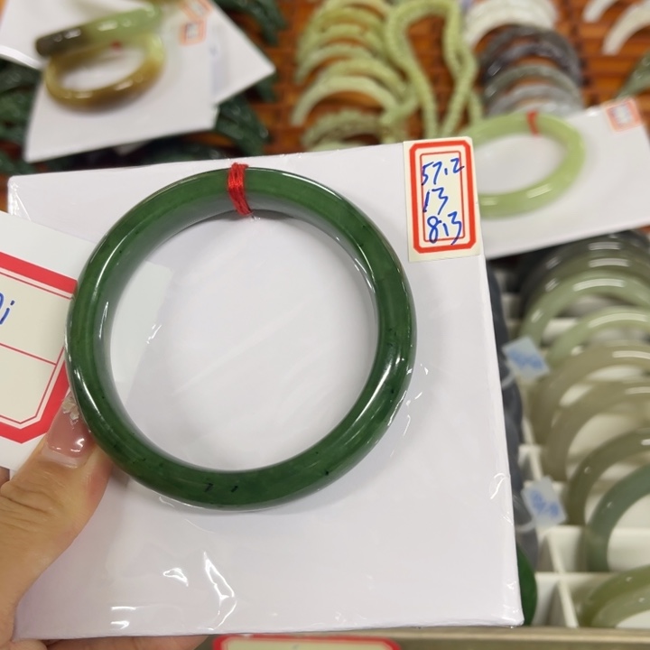 靉***i和田玉未镶嵌手镯