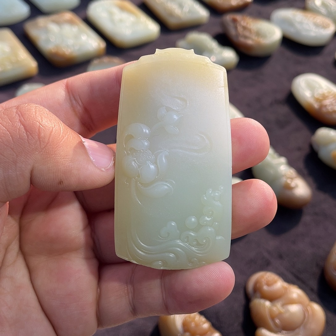 未镶嵌和田玉（糖玉）挂件