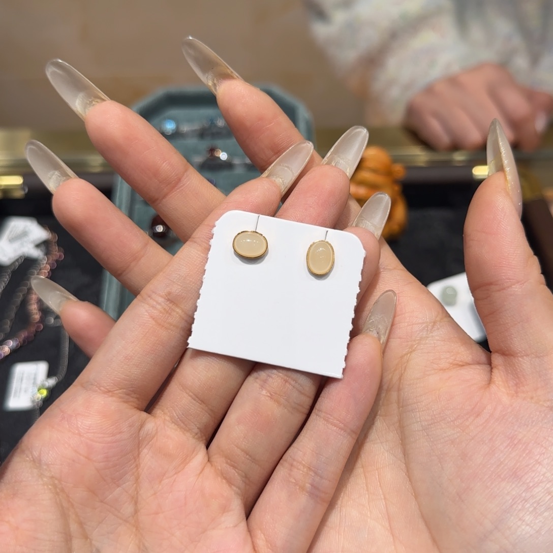 和田玉银S925镶嵌耳钉蛋面