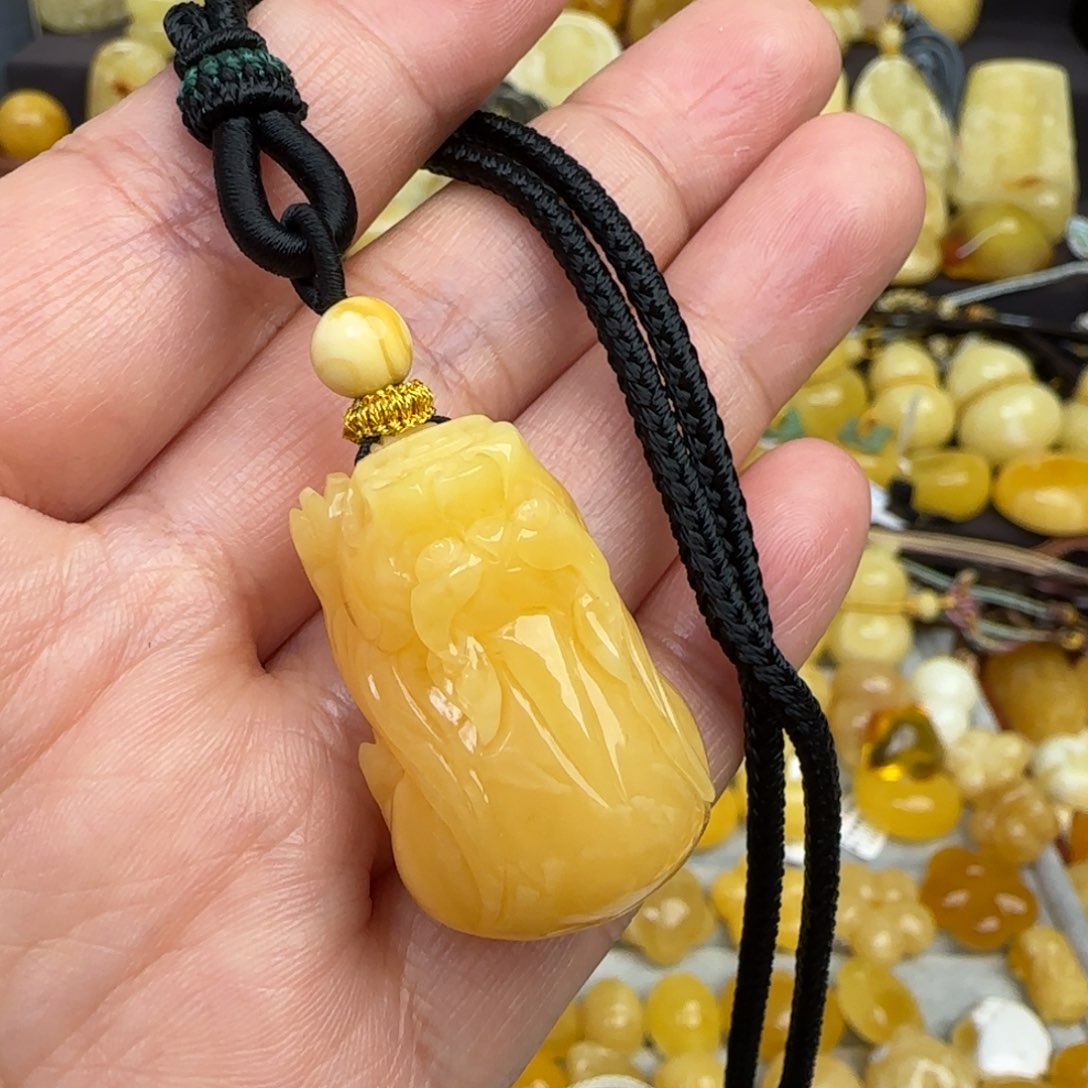 蜜蜡套链未镶嵌天然焦皮料蜜蜡貔貅吊坠