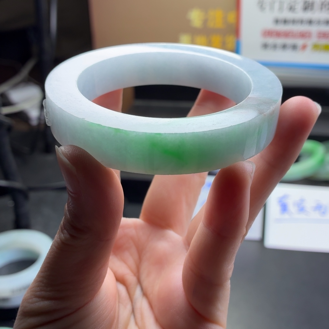 倚***。定制翡翠未镶嵌翡翠手镯