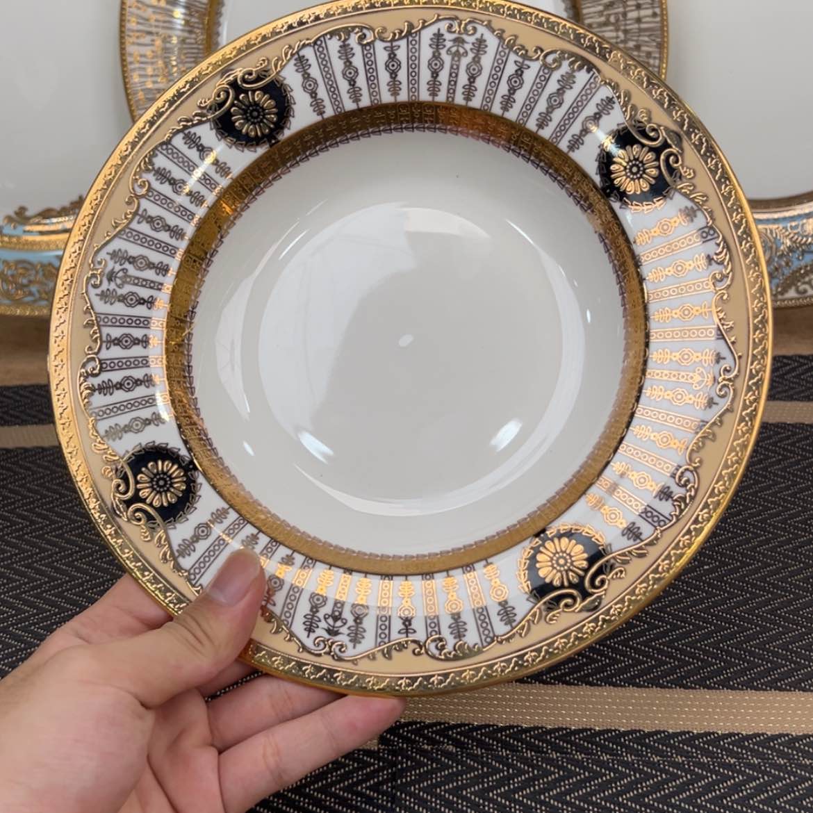 【闪购商品】瓷片9寸草帽盘一个一单尾单福利