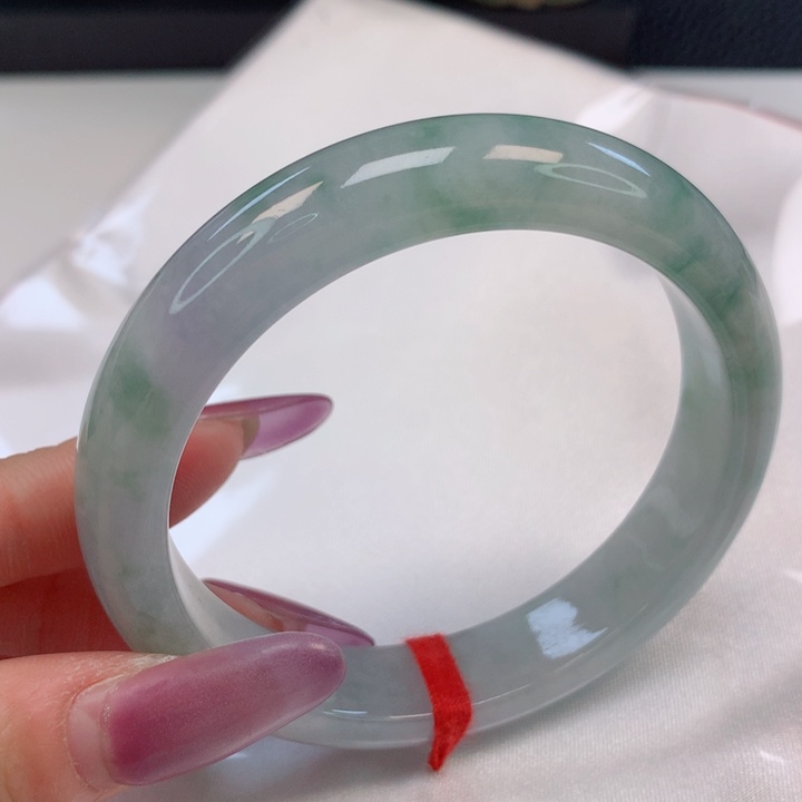 翡翠手镯未镶嵌55圈