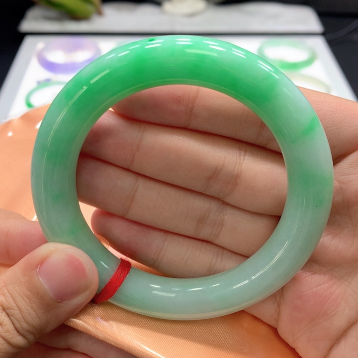 翡翠手镯未镶嵌翡翠