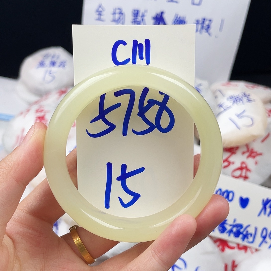 石英质玉未镶嵌手镯C111