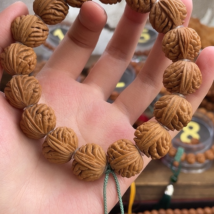 文玩核桃手串18刺龙