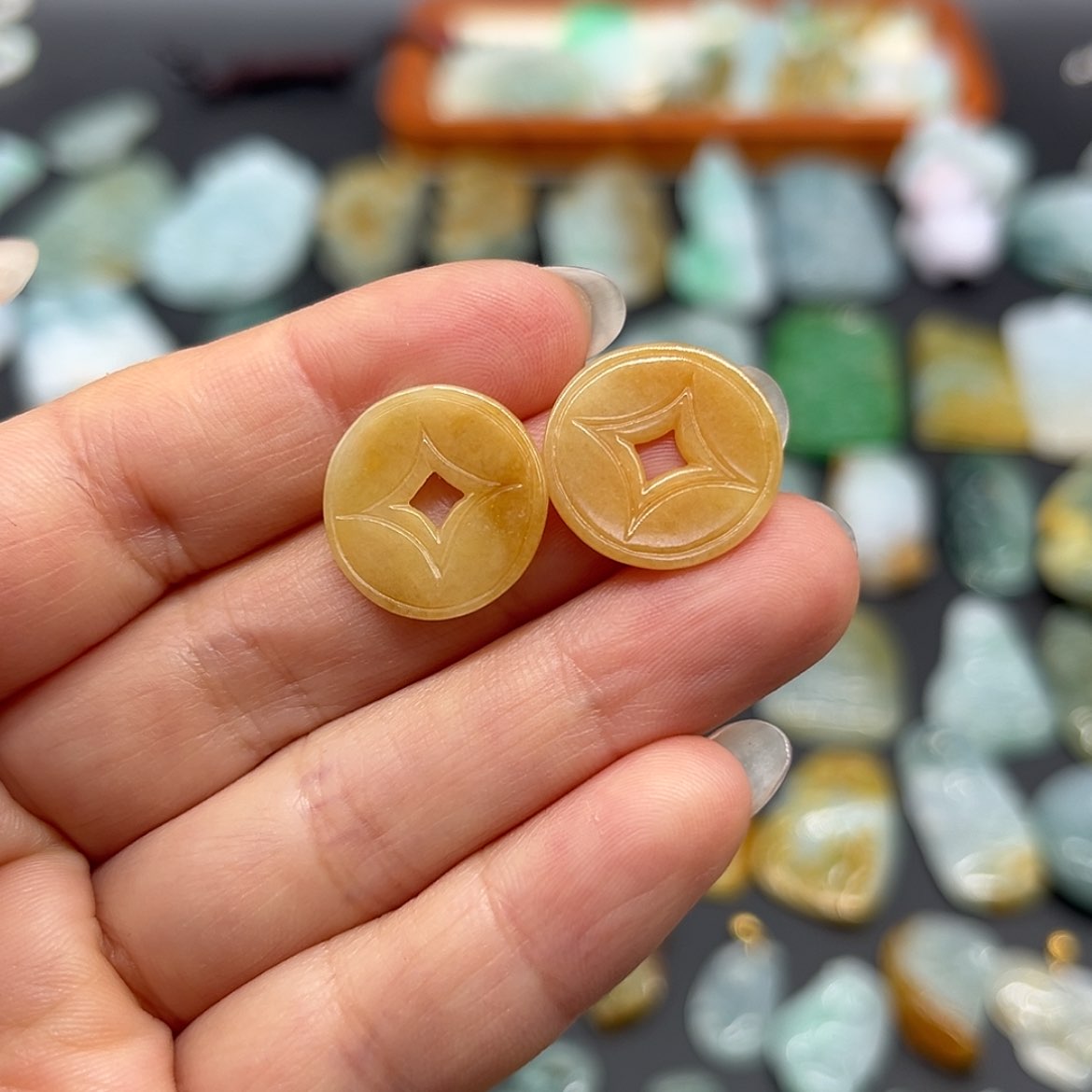 【闪购商品】翡翠颈饰未镶嵌铜钱