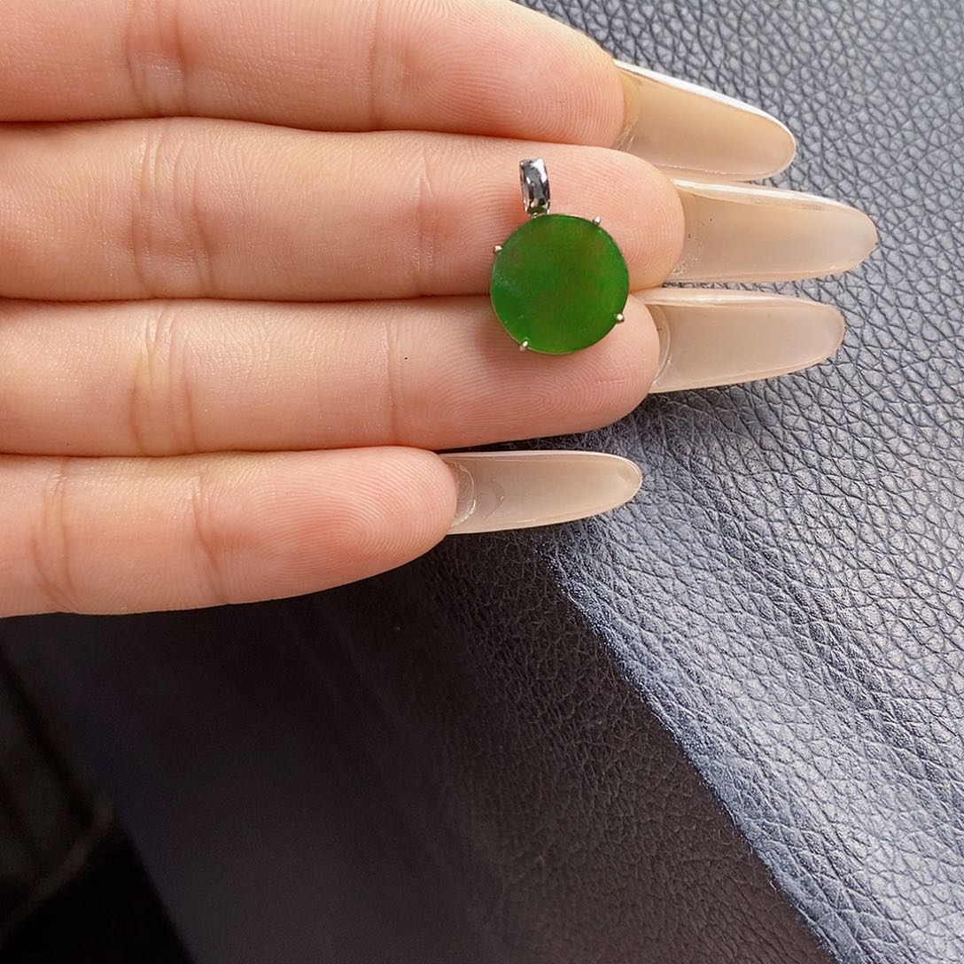 1***6翡翠18K金镶嵌颈饰翡翠