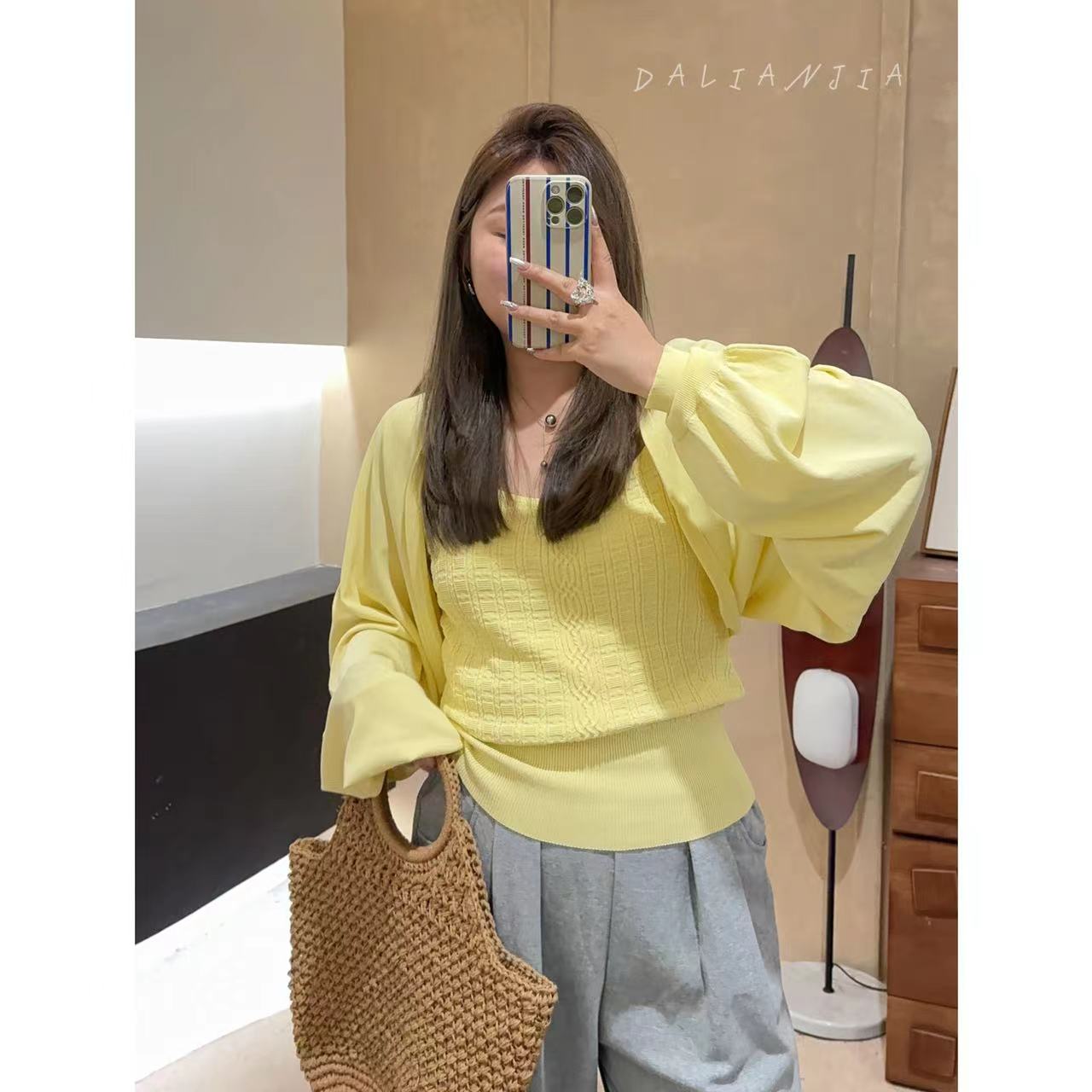 晶咕佳佳【芒果奶昔】设计感镂空针织衫＋吊带两件套长袖时尚纯色