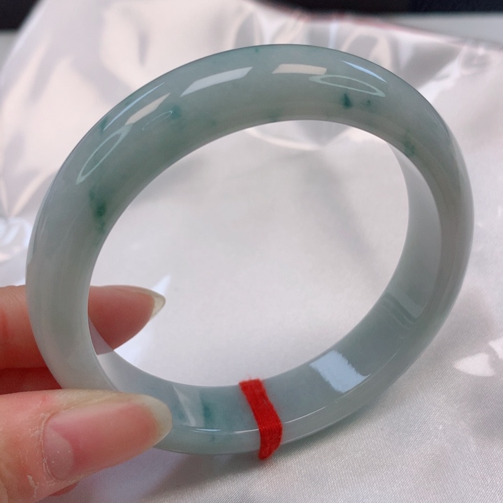 翡翠手镯未镶嵌54圈