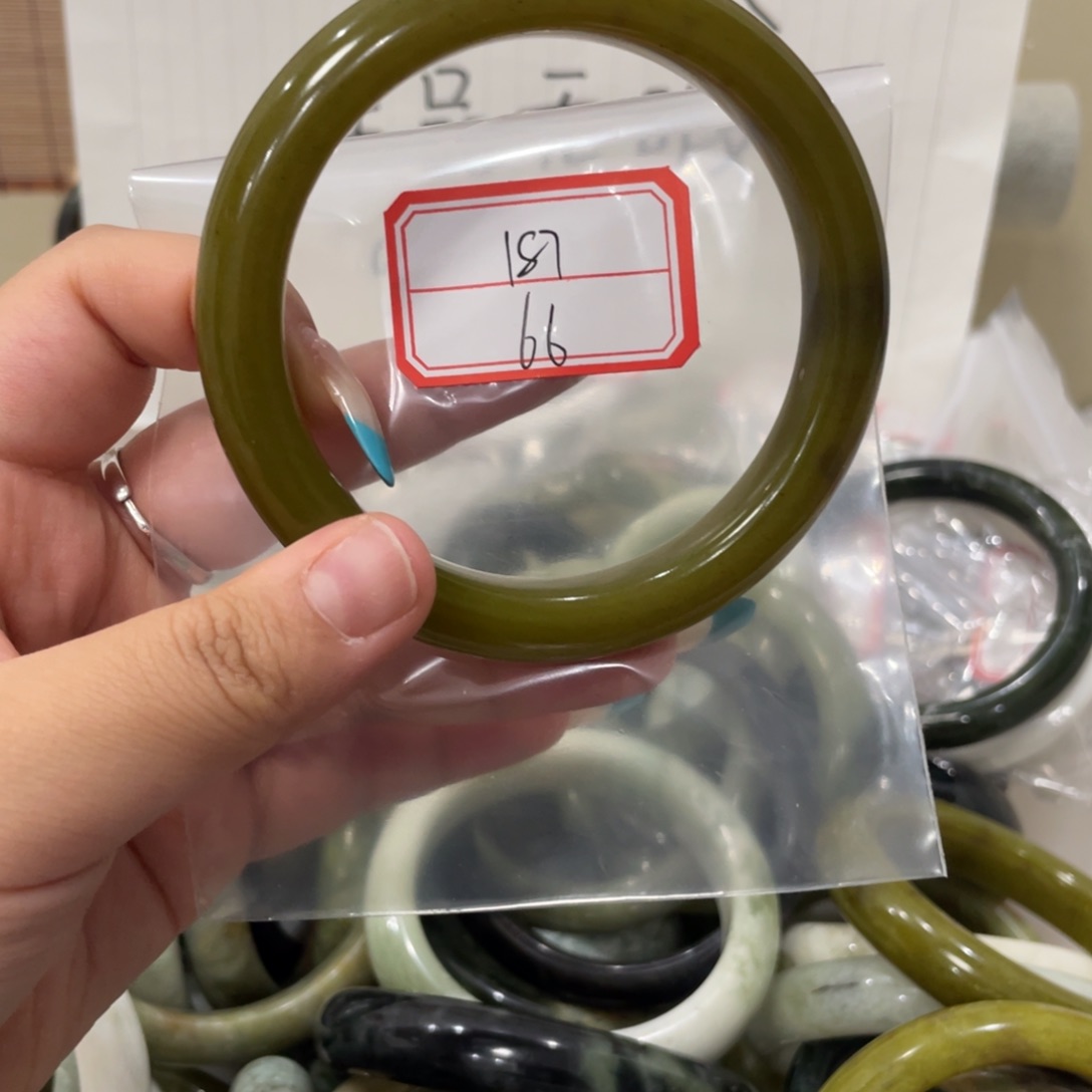蛇纹石玉未镶嵌手镯