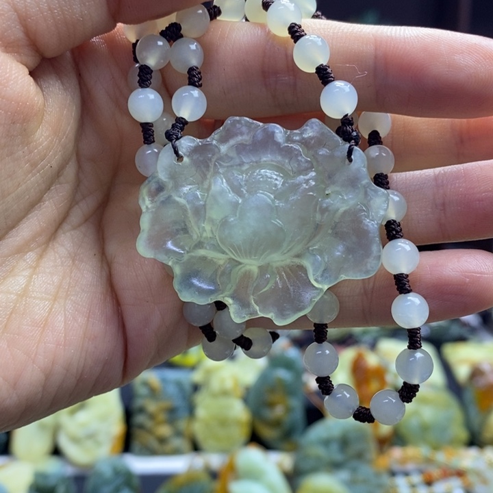 蛇纹石玉未镶嵌颈饰