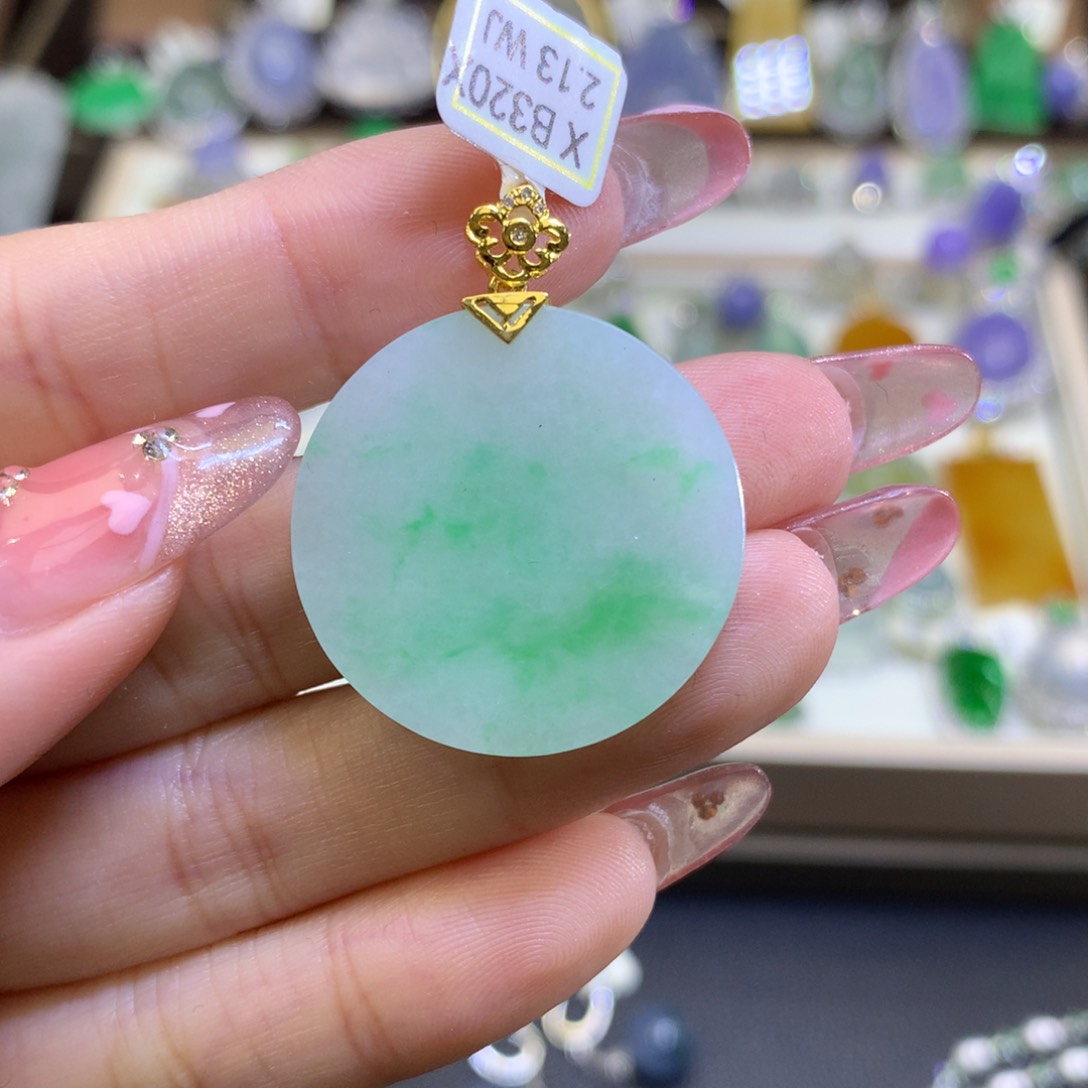 翡翠颈饰18K金镶嵌翡翠