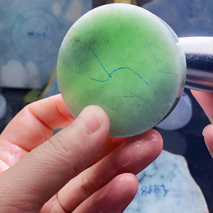 翡翠未镶嵌颈饰毛料12