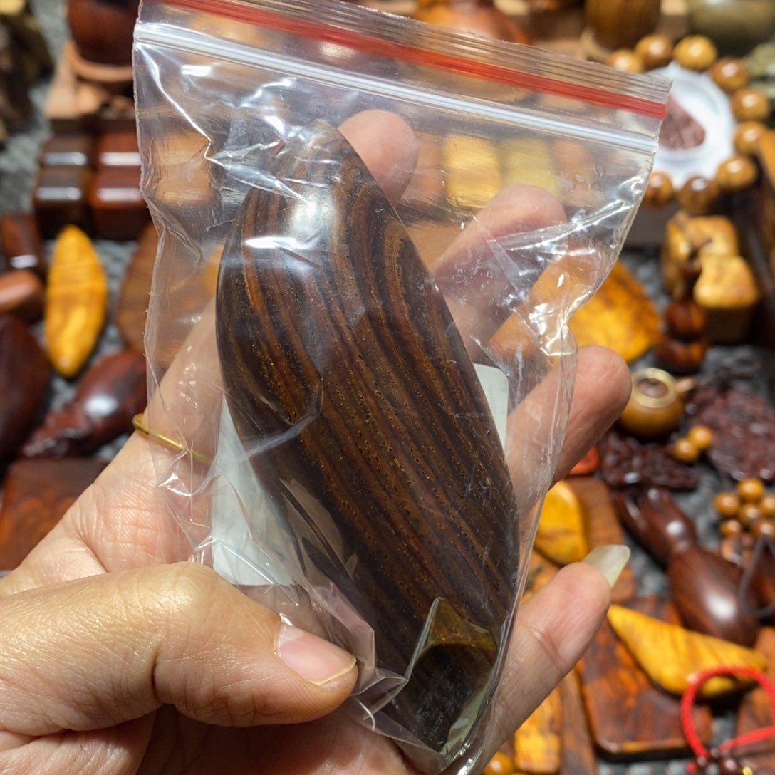 M***a微凹黄檀（南美大红酸枝）木