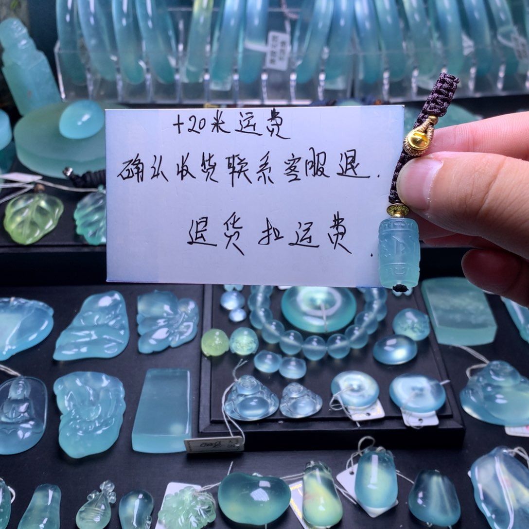 未镶嵌蛇纹石玉吊坠