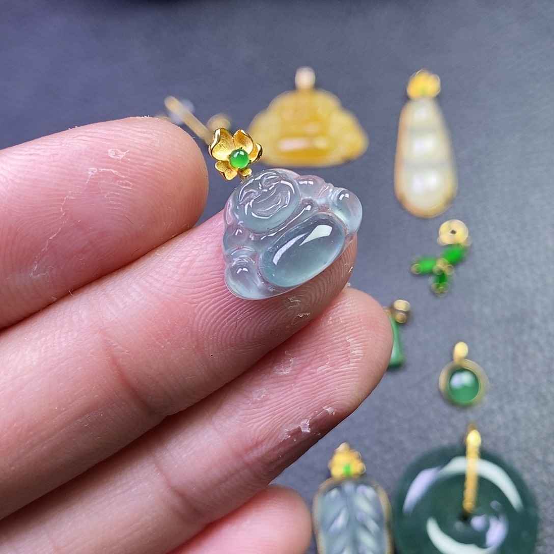 颈饰18K金镶嵌翡翠