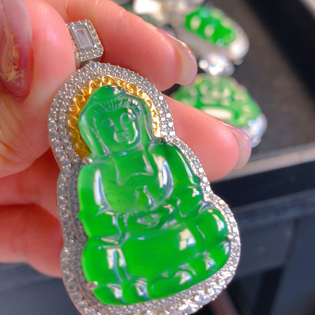 翡翠颈饰未镶嵌翡翠