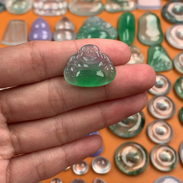 翡翠挂件未镶嵌….